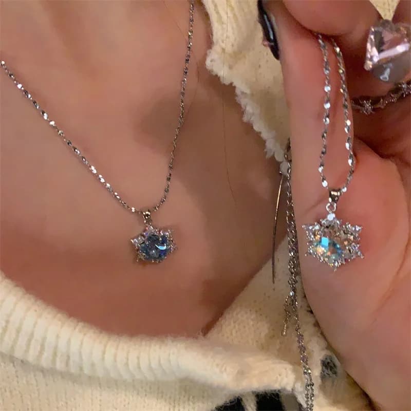 Sparkling Snowflake Zircon Pendant Necklace